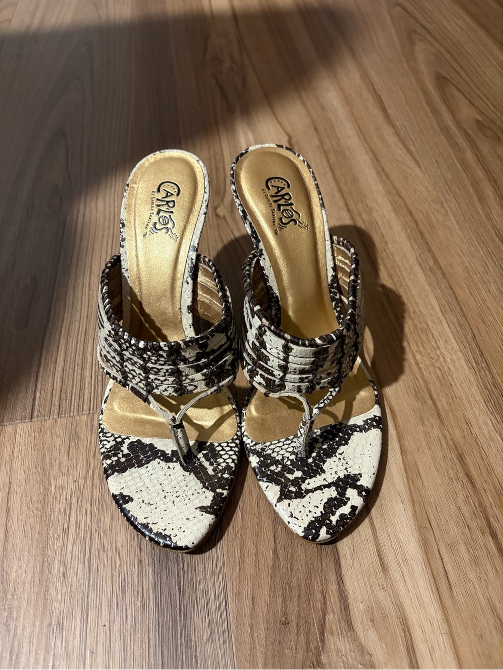Carlos by Carlos Santana White & Black Snake-Print Thong Heels